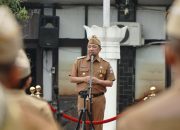 Bupati Garut Abdusy Syakur Amin memimpin Apel Gabungan dan menyerahkan SK ASN di Lapangan Sekretariat Daerah Garut, Senin (31/8/2026).