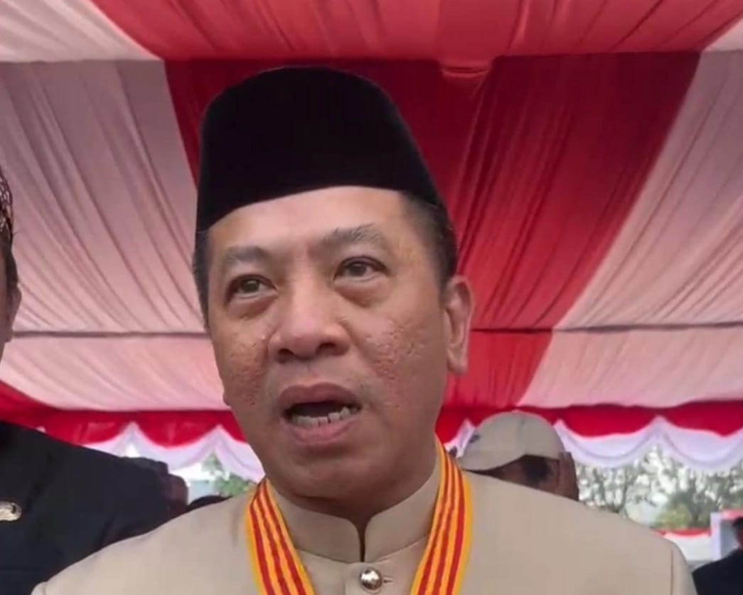 Bupati Karawang Aep Syaepuloh menyampaikan rencana penggalangan donasi untuk NTT usai upacara HUT RI.