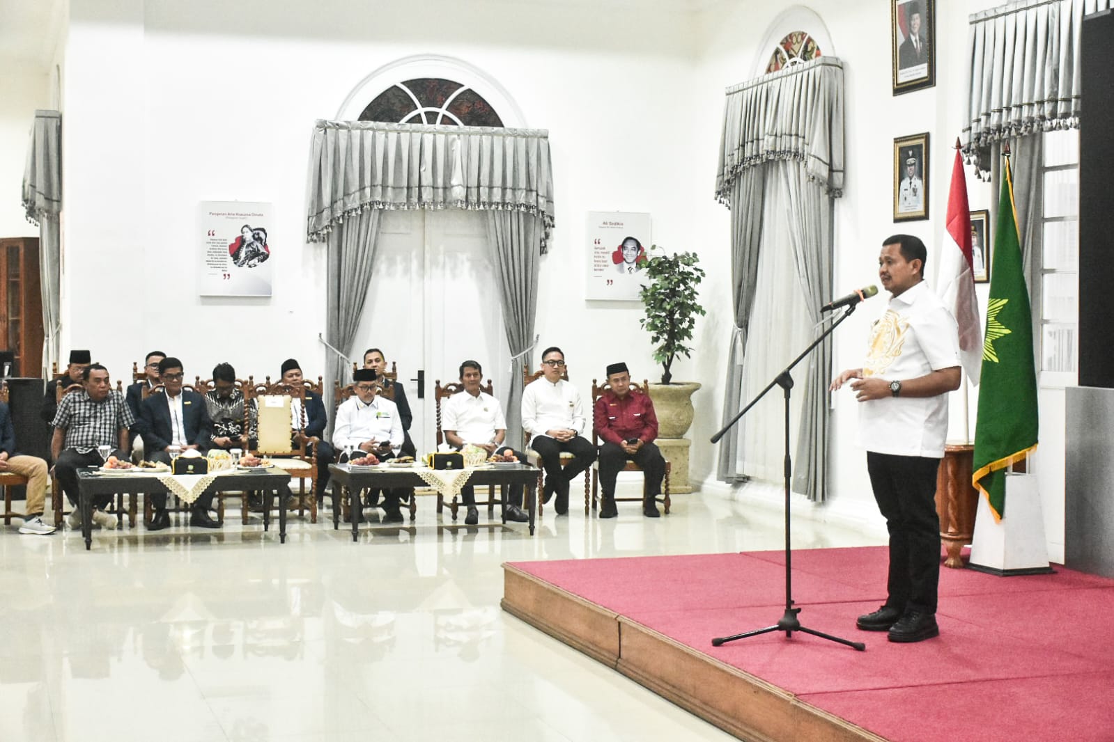Bupati Sumedang Dony Ahmad Munir menyampaikan sambutan pada pelantikan DPD HIPPI Sumedang di Gedung Negara.