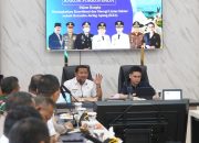 Bupati Sumedang Dony Ahmad Munir memimpin rapat koordinasi penataan KJA di kawasan Bendungan Jatigede.