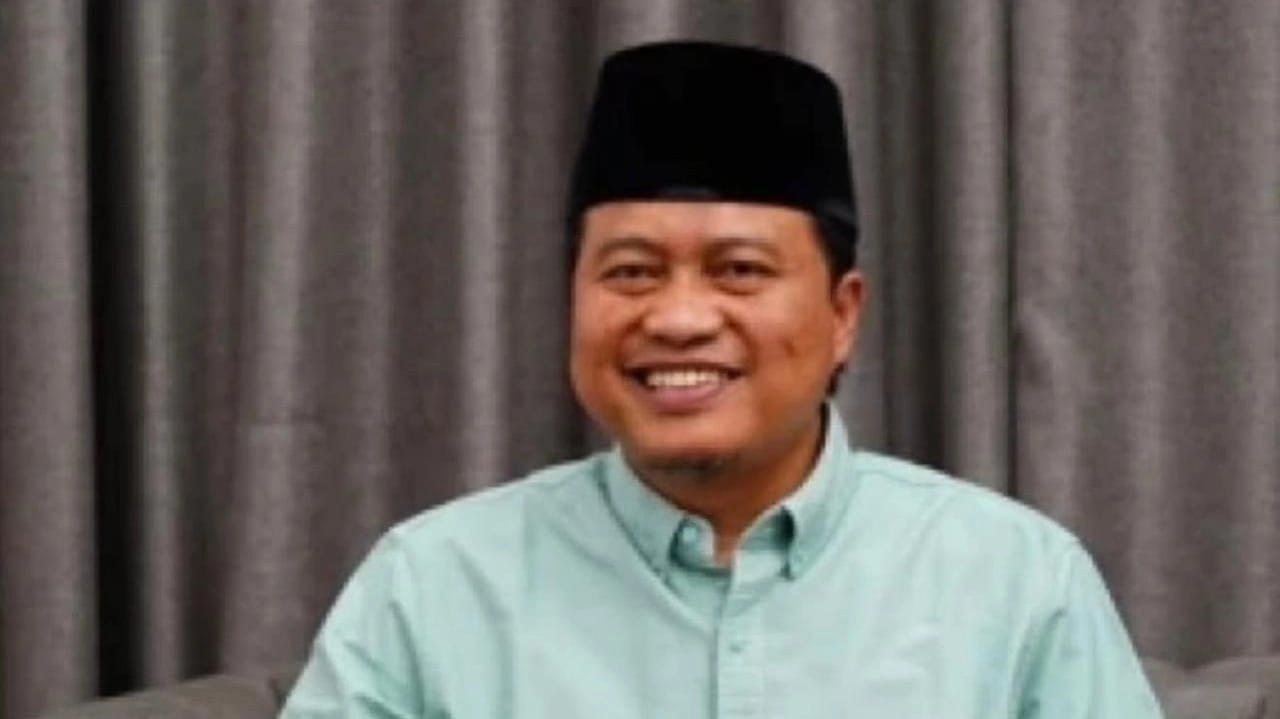 Gus Yusuf tumbuh dari rahim pesantren. Ia memahami bahwa pesantren bukan hanya tempat belajar kitab, melainkan tempat seseorang ditempa untuk mandiri, menghormati ulama,