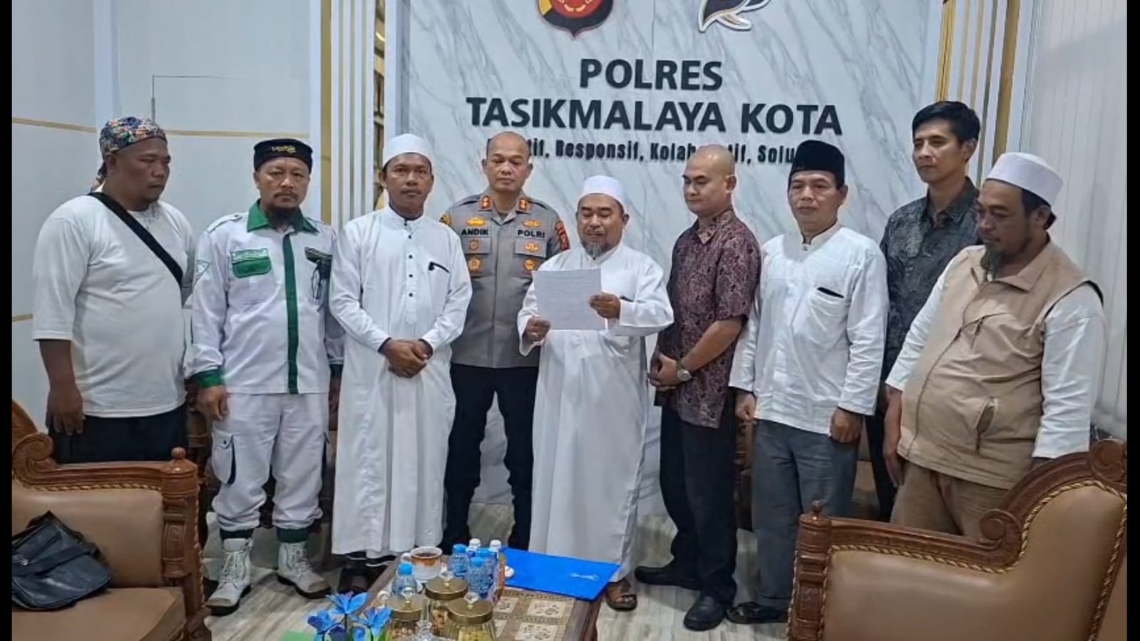 Kapolres Tasikmalaya Kota AKBP Andik Eko Siswanto menerima silaturahmi jajaran FPI Kota Tasikmalaya di Mapolres.