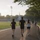 Generasi Z mengikuti kegiatan running club sebagai bagian dari tren olahraga dan gaya hidup sehat di Indonesia.