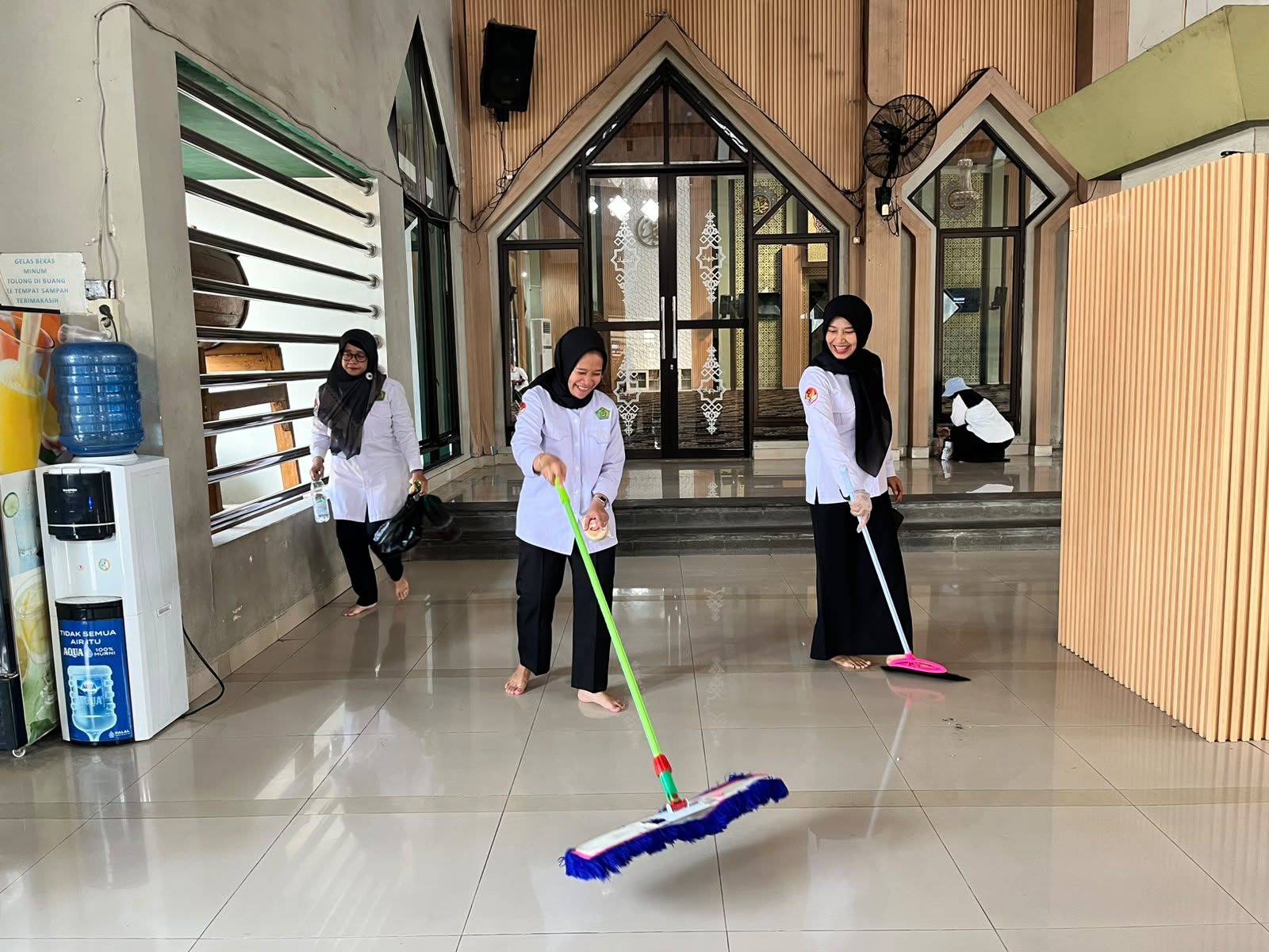 Gerakan Bersih-Bersih Masjid Geber Mas Karawang diikuti 956 masjid
