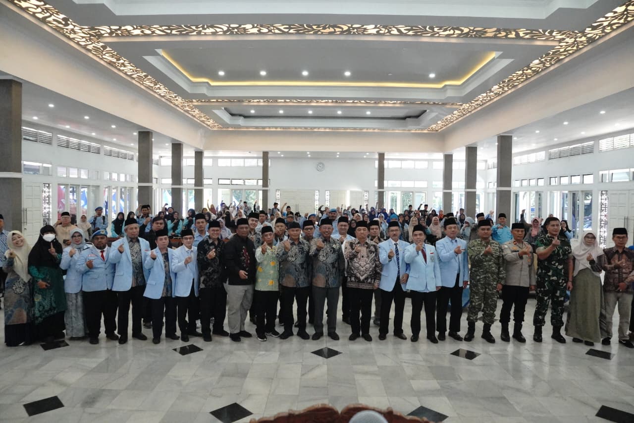 Bupati Garut Abdusy Syakur Amin membuka Gebyar Ustadz/Ustadzah Nusantara dan Festival Gema Sakinah di Pendopo Kabupaten Garut.