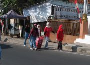 344 Kg Sampah Terkumpul, DPRD Garut & Pemuda Jayawaras Bersihkan Drainase HUT RI