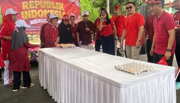 Kejari Karawang Rayakan HUT RI Bersama 75 Lansia