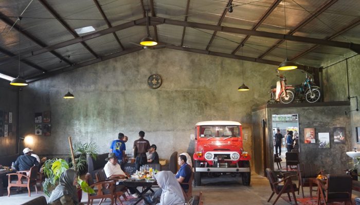 Cafe Arjumand Resmi Dibuka, Hadirkan Kuliner Industrial Berpadu Panorama Sawah Sumedang
