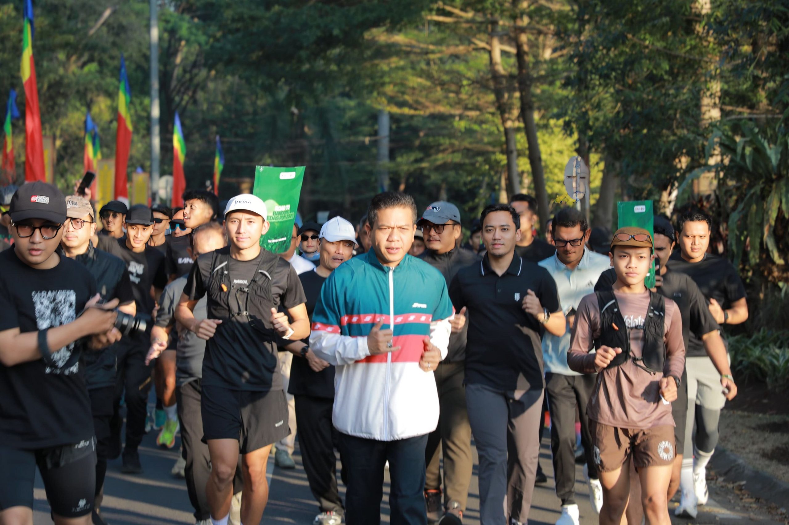 Bupati Bandung Dadang Supriatna saat Road to Bandung Bedas Run 2026 di Soreang, Kabupaten Bandung.