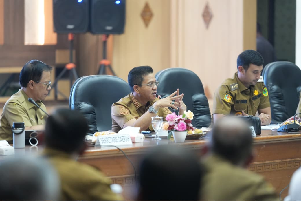 Bupati Bandung Dadang Supriatna (KDS) memberikan pernyataan pers terkait temuan indikasi judi online di kalangan ASN Kabupaten Bandung