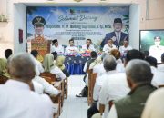 Bupati Bandung Dadang Supriatna memberikan arahan kepada kepala sekolah SD dan SMP negeri di Kabupaten Bandung.