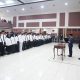 Bupati Bandung Dadang Supriatna saat melantik Kepala Desa Jelegong dan anggota BPD terpilih di Gedung Moh. Toha, Senin (31/8/2026).
