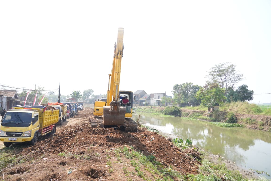 KDS memanfaatkan musim kemarau untuk mempercepat normalisasi Sungai Cikeruh melalui program pentahelix sebagai upaya mengurangi risiko banjir