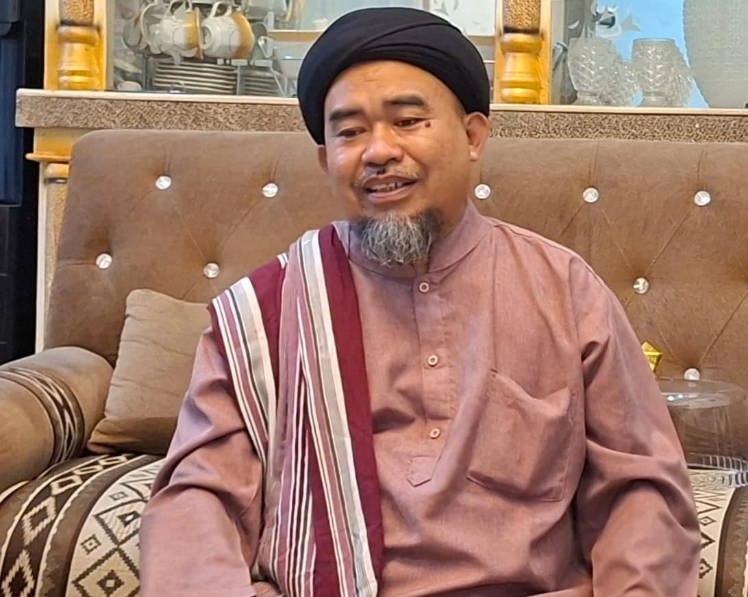 KH Yan-Yan Al Bayani, Pimpinan Ponpes Miftahulhuda Jarnauziyyah Tasikmalaya, menyampaikan pernyataan terkait dugaan pelecehan Al-Qur’an