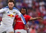 Pemain Manchester United merayakan kemenangan atas Leeds United melalui adu penalti di Croke Park Dublin.