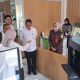 Menteri PANRB Rini Widyantini meninjau digitalisasi pelayanan di Mal Pelayanan Publik Sumedang bersama Bupati Dony Ahmad Munir.