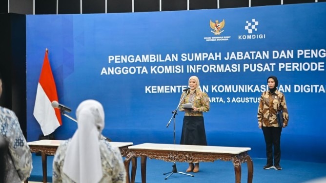 Meutya Hafid lantik KIP 2026-2030! Target indeks keterbukaan informasi tembus 75 lawan deepfake.
