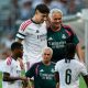 José Mourinho memberikan instruksi kepada para pemain Real Madrid saat laga pra-musim 2026.