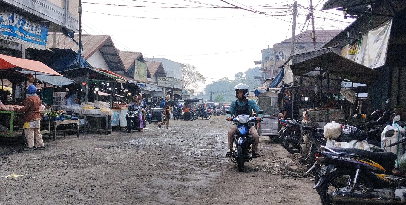 Suasana Pasar Cikurubuk Kota Tasikmalaya yang digadang menjadi pasar induk untuk memperkuat distribusi perdagangan Priangan Timur.