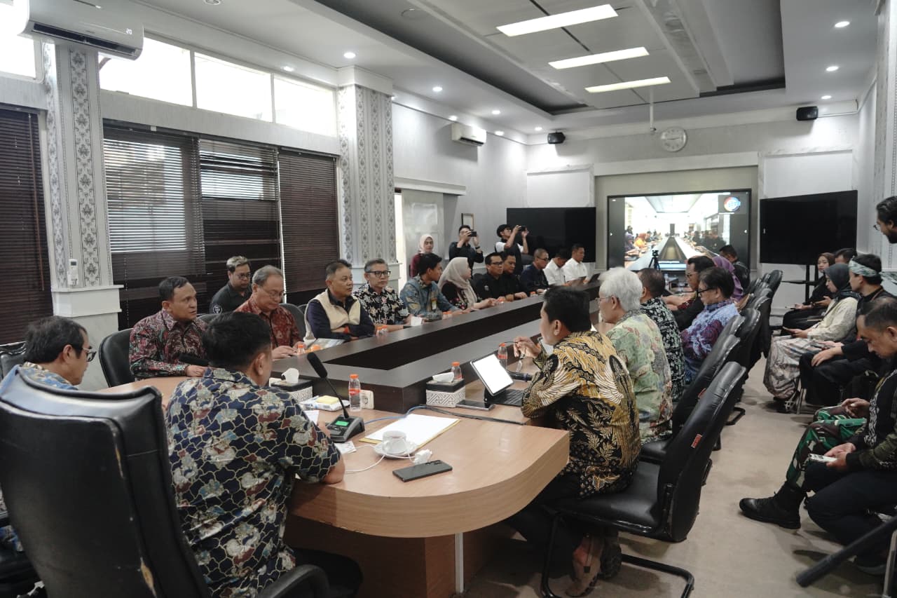 Pertemuan Pemerintah Kabupaten Garut dan Dewan Energi Nasional membahas percepatan pengembangan panas bumi di Garut.