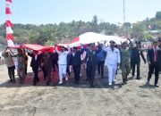 Bendera Merah Putih 300 Meter Membentang di Pantai Karanghawu