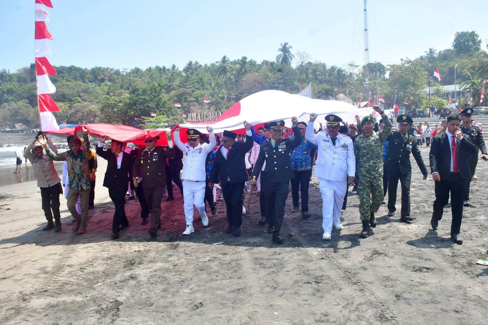 Bendera 300 Meter Karanghawu, HUT RI Sukabumi