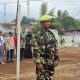 Warga Kampung Cipondok mengikuti upacara HUT RI sebelum berziarah ke makam para pejuang kemerdekaan.