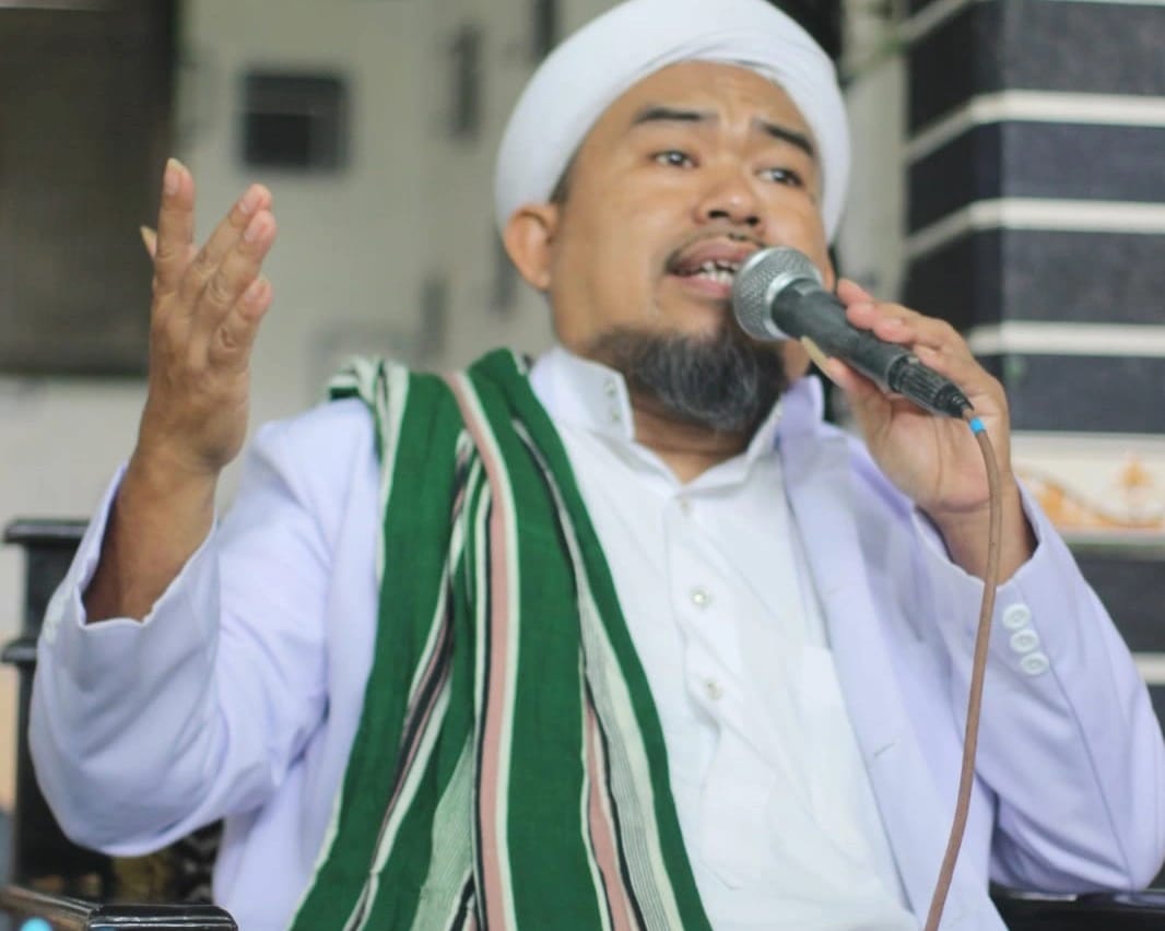 KH Yan-Yan Al Bayani menyampaikan sembilan pesan kepada Kapolres Tasikmalaya Kota yang baru, mulai dari pemberantasan miras, narkoba, geng motor hingga penguatan sinergi dengan ulama