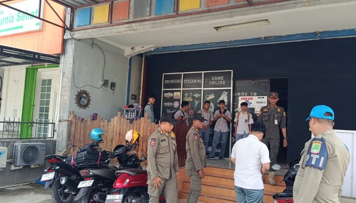 Tujuh Pelajar Kepergok Bolos Sekolah, Satpol PP Karawang Amankan dari Warnet