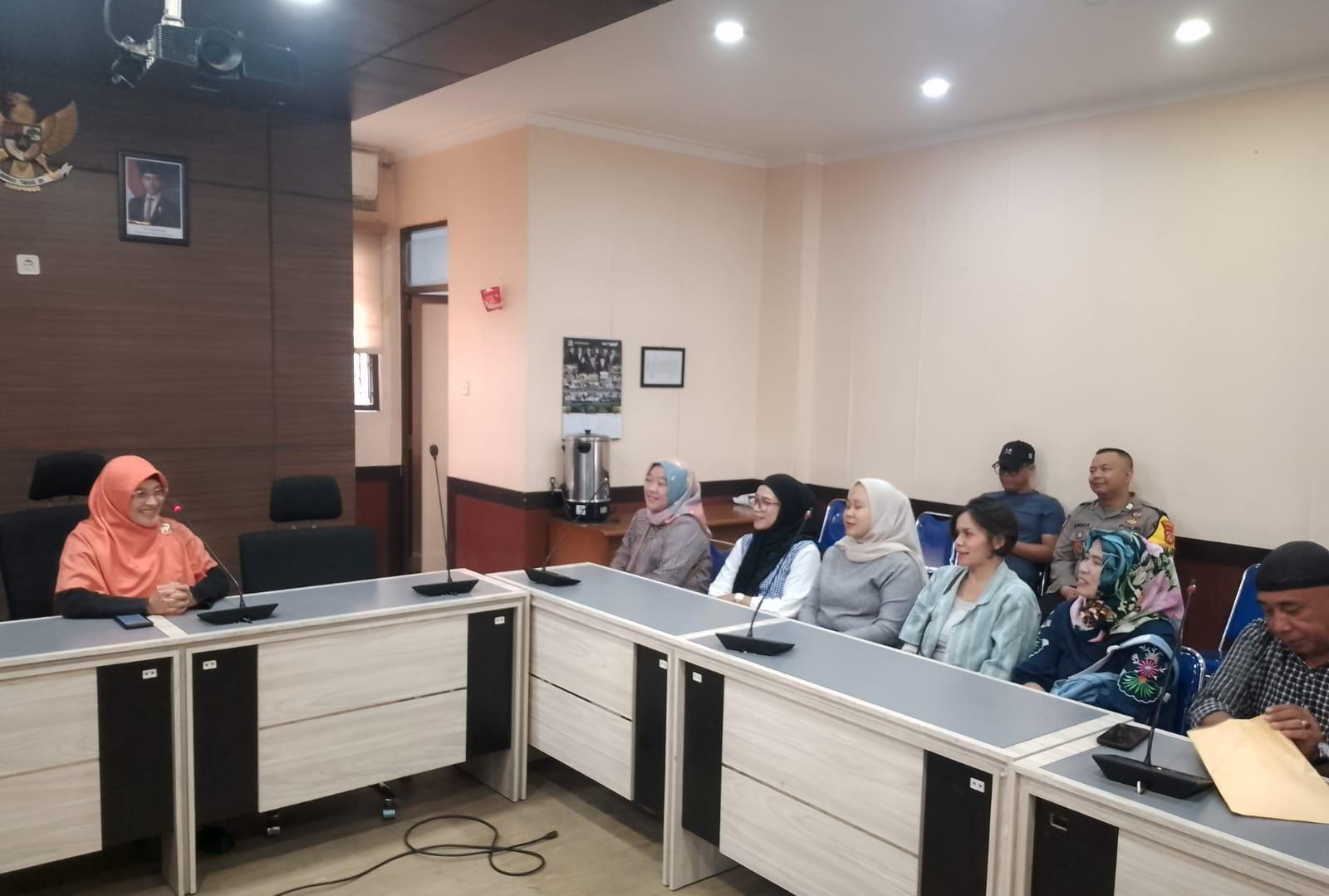 Sebanyak 230 eks karyawan PT Mewah mengadu ke DPRD Kota Cimahi