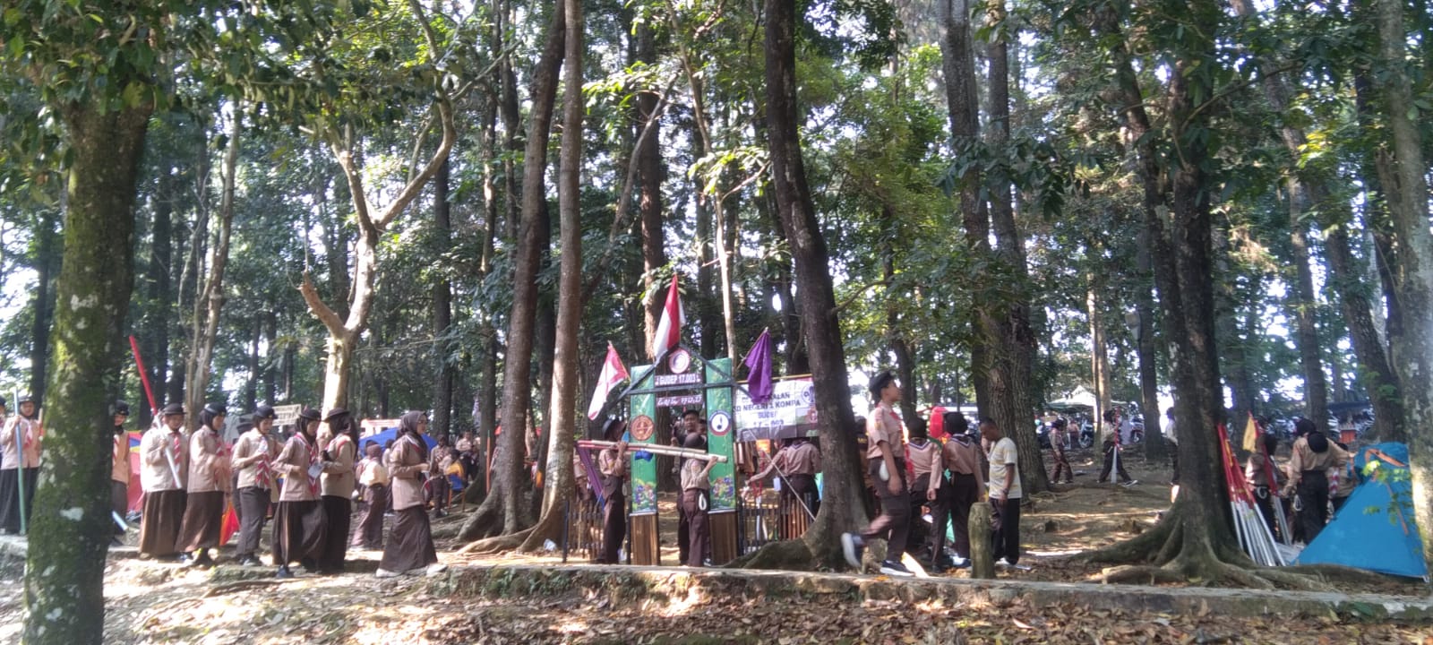 Siswa mengikuti Pesta Siaga Pramuka di Monumen Palagan Bojongkokosan Parungkuda, Kabupaten Sukabumi.