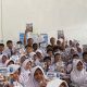 Siswa SD dan SMP di Karawang menerima modul pembelajaran gratis dari Pemerintah Kabupaten Karawang.