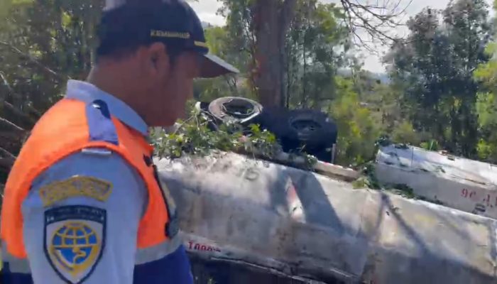 Truk Tangki B50 Terperosok ke Jurang di Jalur Gentong