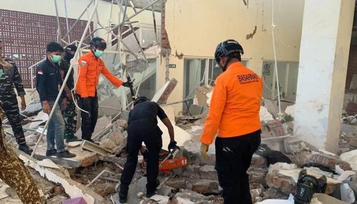 BMKG: Gempa M7,7 di NTT Dipicu Sesar Naik Busur Belakang Flores