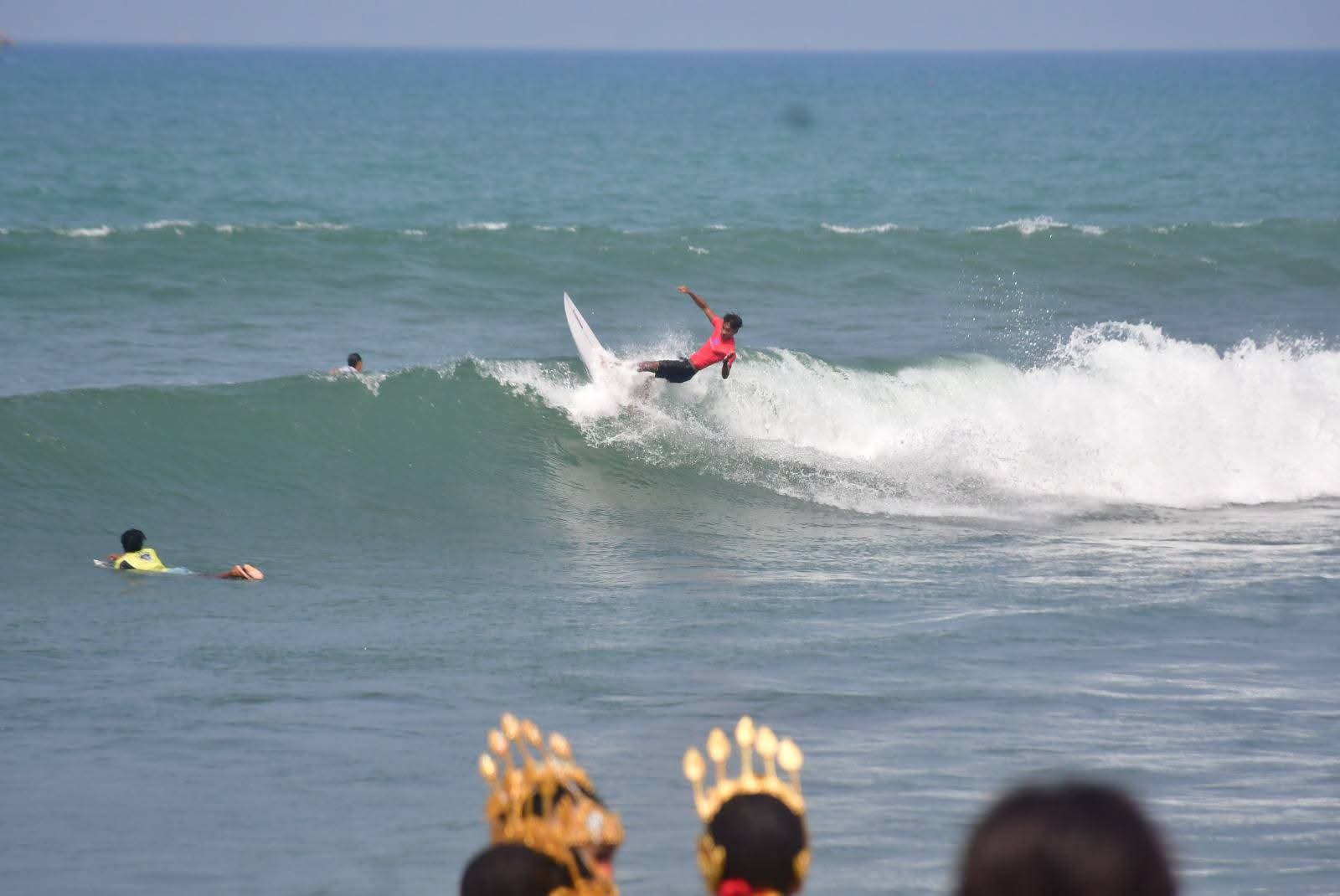 Wakil Bupati Sukabumi membuka Cimaja Boardriders Open Pro Surf Competition 2026 di Pantai Cimaja.