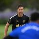 Xabi Alonso memberikan instruksi kepada para pemain Chelsea saat pertandingan pra-musim 2026.