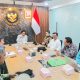 Ketua Umum AKKOPSI yang juga Bupati Bandung Dadang Supriatna menyampaikan usulan pengelolaan limbah SPPG dalam audiensi bersama HAKLI dan Kemenko Pangan.