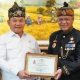 Irjen Pol. (Purn.) Dr. Drs. H. Anton Charliyan, M.P.K.N. (kanan) bersama Jenderal TNI (Purn.) Prof. Dr. Dudung Abdurachman menjabat sebagai Kepala Staf Kepresidenan (KSP)