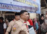 Bupati Garut Abdusy Syakur Amin mengunjungi keluarga korban musibah Kapal Virgo di Kecamatan Karangpawitan.