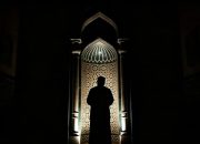 Baca Al-Fatihah dalam Sholat: Kesempatan Kita Berdialog dengan Alloh