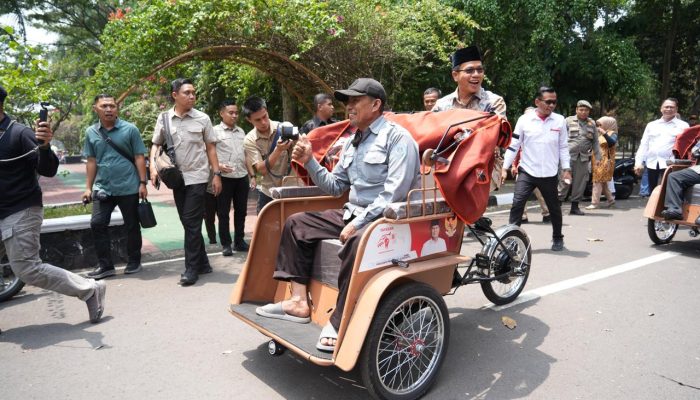260 Warga Kabupaten Bandung Terima Bantuan Becak Listrik dari Presiden