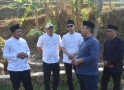 Bupati Sumedang H. Dony Ahmad Munir (kiri)