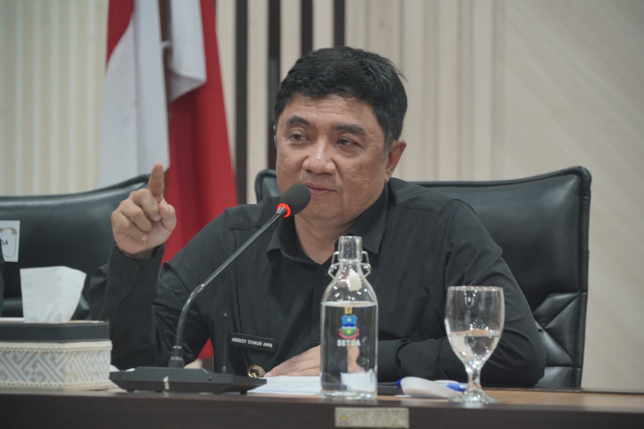 Bupati Garut Abdusy Syakur Amin memimpin Rakor Optimalisasi PAD sektor pariwisata di Setda Kabupaten Garut.