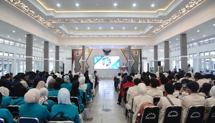 Rata-Rata Lama Sekolah Garut Setara Kelas 2 SMP, Bupati Kerahkan Mahasiswa ke Desa