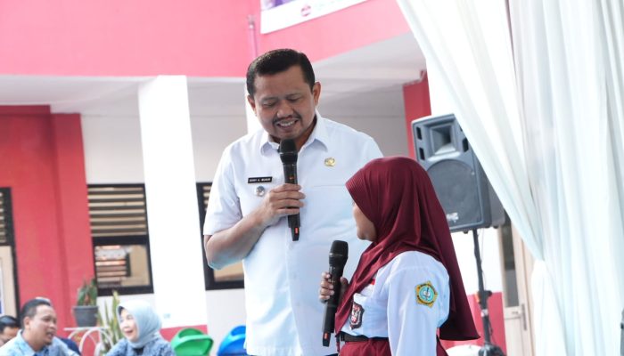Dony Ajak Siswa Komitmen: Buang Sampah ke Mana? Ke Tempatnya!