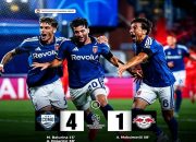 Pemain Como 1907 merayakan kemenangan 4-1 atas RB Leipzig pada debut Liga Champions di Stadion Giuseppe Sinigaglia.