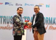 Bupati Dony Raih Penghargaan Tokoh Pelopor Digitalisasi Birokrasi