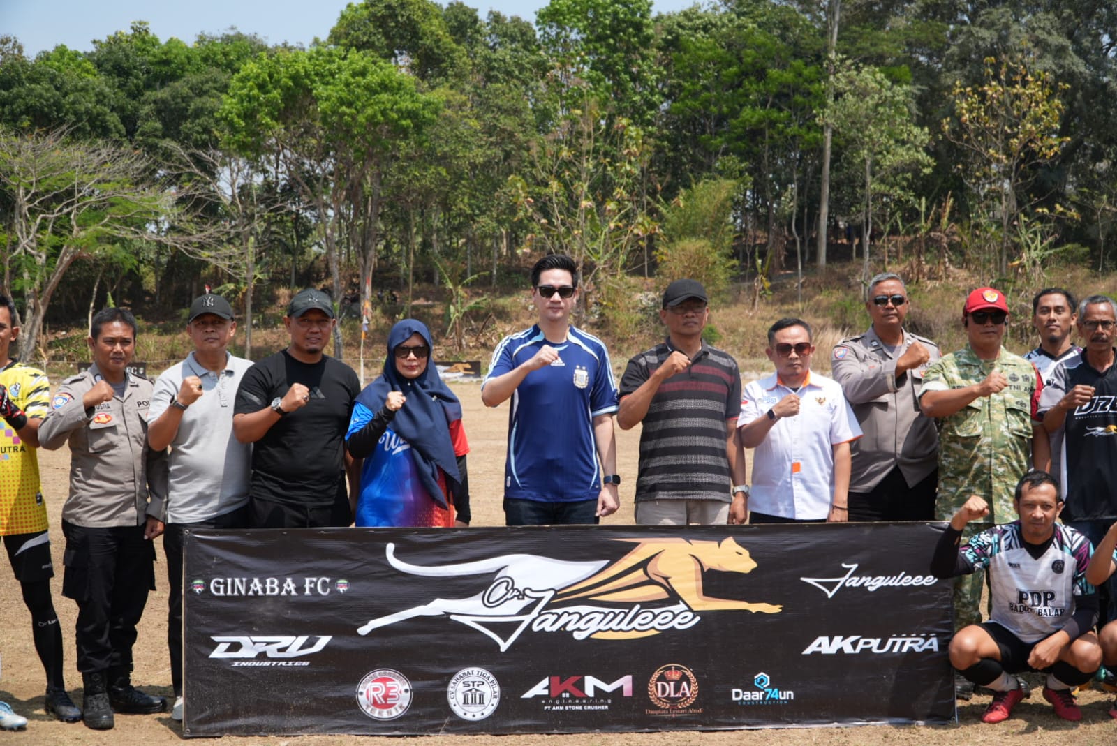 Wabup Sumedang M Fajar Aldila membuka Turnamen Ginaba Cup 2 di Lapang Sepak Bola Desa Licin, Kecamatan Cimalaka.