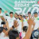 Bupati Bandung Dadang Supriatna mengibarkan tanda dimulainya Bandung Bedas Run 2026 yang diikuti 4.737 peserta.