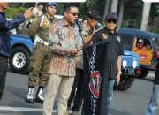 Bupati Bandung Dadang Supriatna melepas rombongan 60 Jimny JICO Bandung dari Plaza Upakarti, Soreang, menuju Pangalengan.